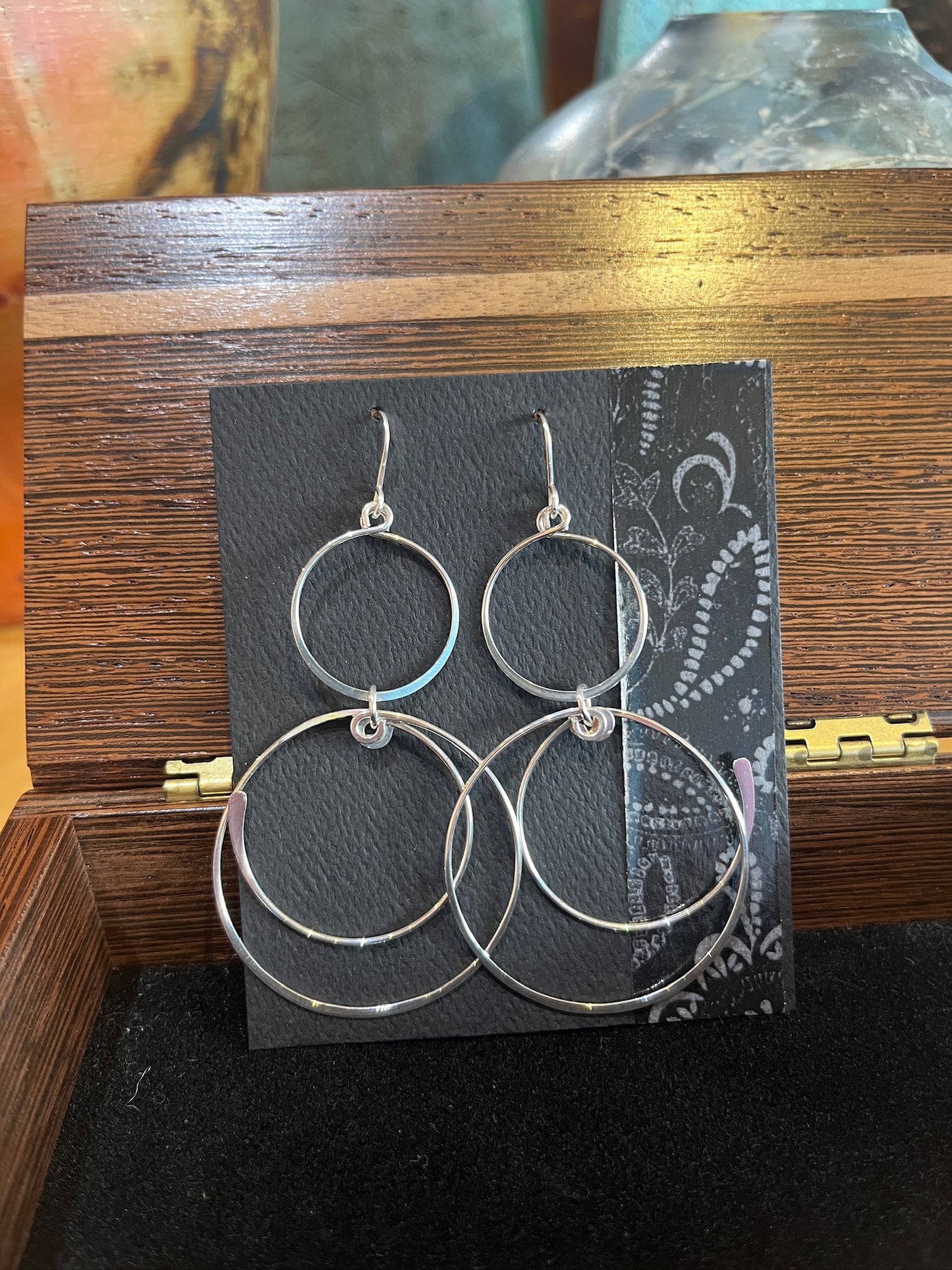 e061 Hoopin' Earrings by Linda Trent
