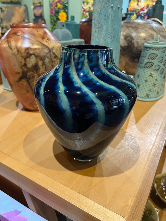 Chubby Urn by Jake Pfeifer