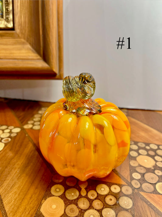 Medium Pumpkin by Lynn Dinning LDD