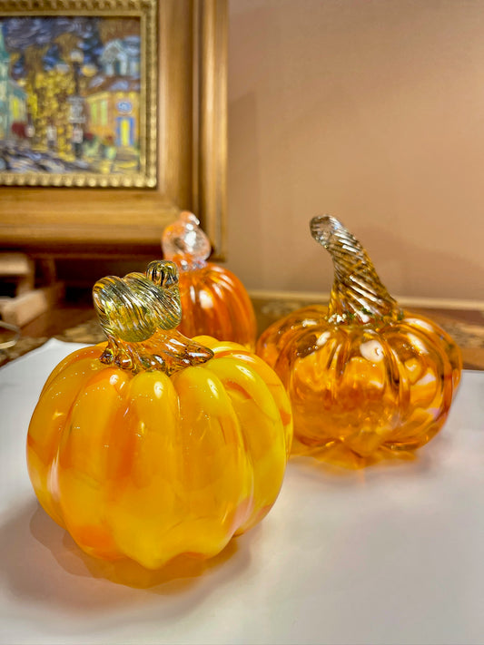 Medium Pumpkin by Lynn Dinning LDD