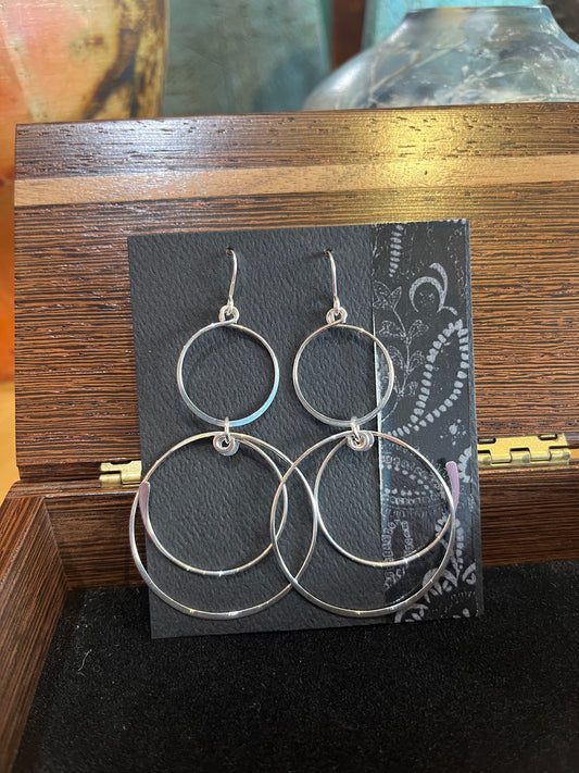 e061 Hoopin' Earrings by Linda Trent