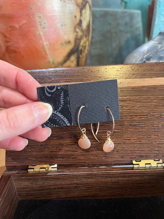 GS604 Petite Curving Earrings with Peach Moonstone
