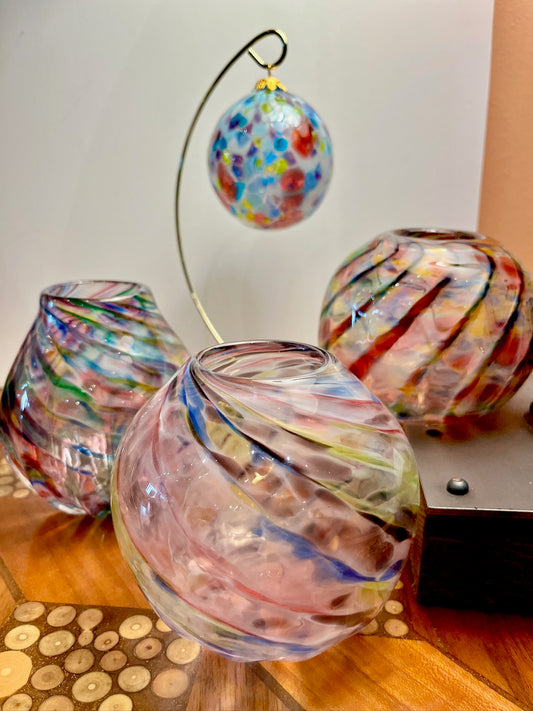 Swirl Vase by Lynn Dinning LDD
